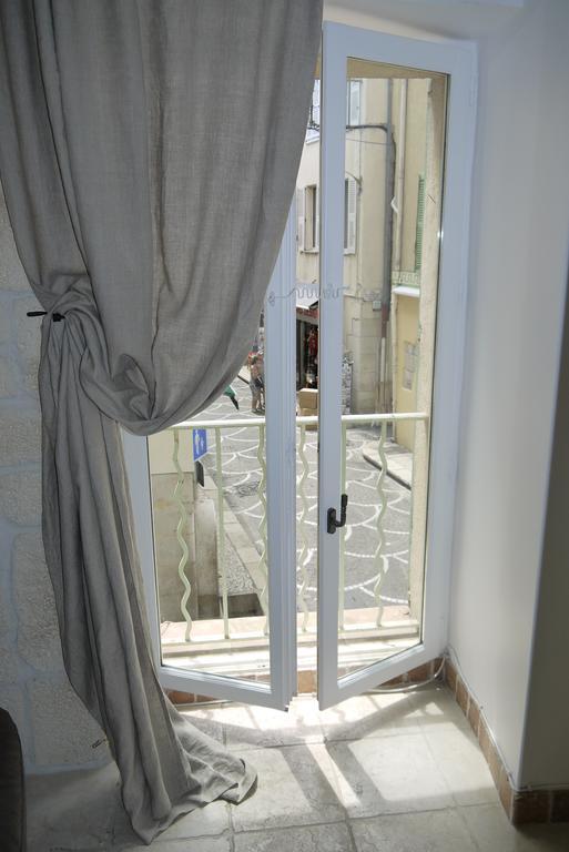 Vieille Ville 1 - Luca'S Apartment, 1 Bedroom, Max 2 Adults And 2 Kids Антиб Номер фото